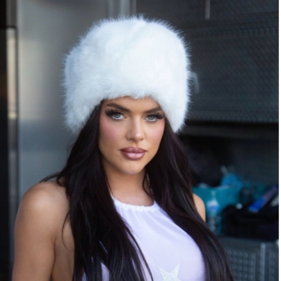 🔥Hot Girl Winter White Faux Fur Bucket Hat🔥 - Picture 2 of 3